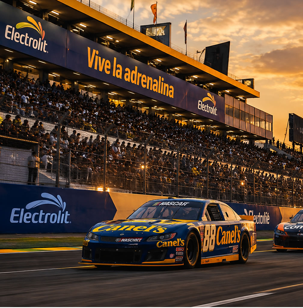Publicidad de marca en un autódromo con público